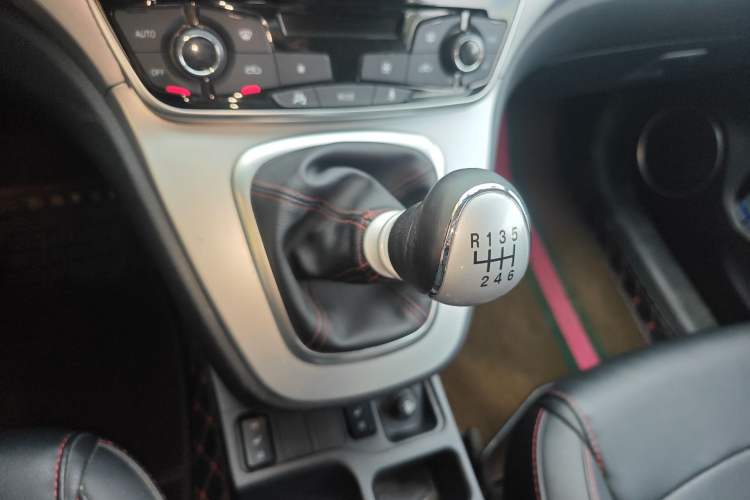 Used Haval H6 2017 Blue Label Sport Edition 1.5T Manual Two-Wheel Drive Elite Model Gear Lever