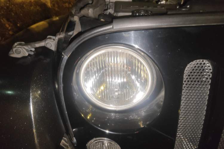 Used Jeep Wrangler 2014 2.8TD Sahara Four-Door Edition Right Front Headlight