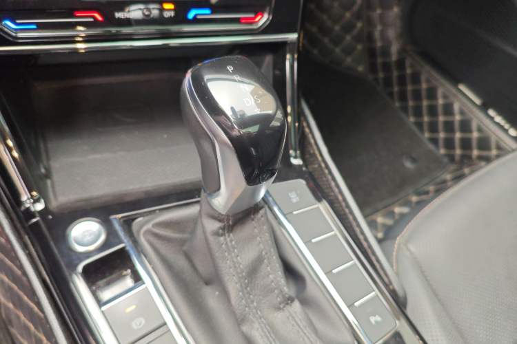 Used Volkswagen Passat 2020 Revised Version 330TSI Luxury Edition China VI Standard
