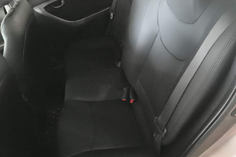Used Hyundai Elantra (5th Generation / Langdong) 2016 1.6L Automatic Smart Version
