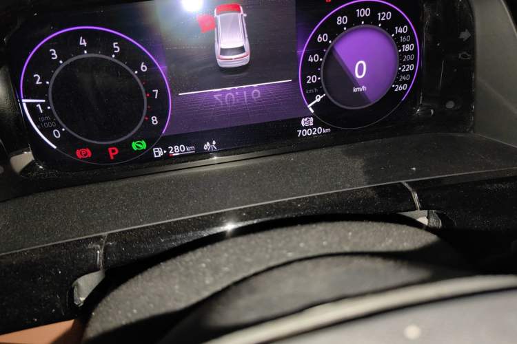 Used Volkswagen Teramont  Odometer Close Up