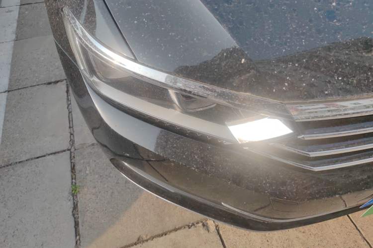 Used Volkswagen Magotan 2017 330TSI DSG Luxury Model Right Front Headlight