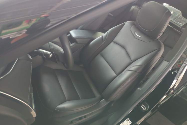 Used Cadillac XT4 2022 28T Two-Wheel-Drive Luxury Version Left Front Seat