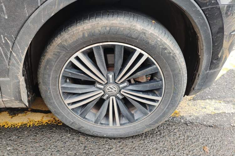 Used Volkswagen Tiguan L 2017 330TSI Automatic Two-Wheel Drive Flagship Edition Right Front Wheel Hub