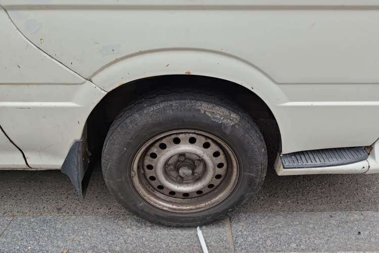 Used King Long Golden Way 2018 2.0L Van Series 4G20 Right Front Wheel Hub