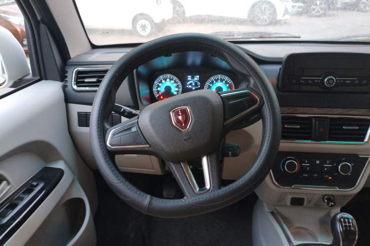 Used Jinbei Hiace X30 2024 1.5L Wealthy-Style Passenger Van 5/6/7 Seater with Front-Mounted Air Conditioning
