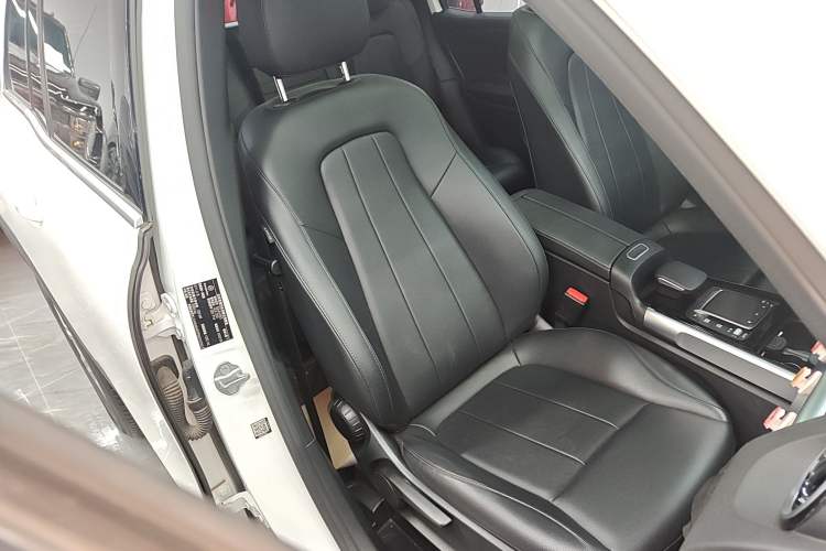 Used Mercedes-Benz GLB 2023 GLB 200 Dynamic Edition Right Front Seat