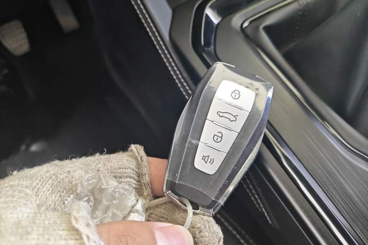 Used Geely Auto Vision X6 2021 PRO 1.4T Manual Luxury Model Interior 1