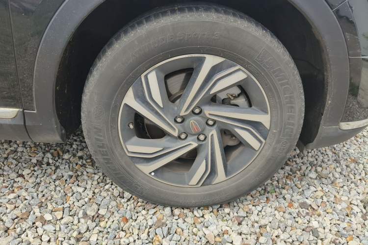 Used Hongqi HS5 2022 2.0T Smart Connect Flagship Edition Right Front Wheel Hub