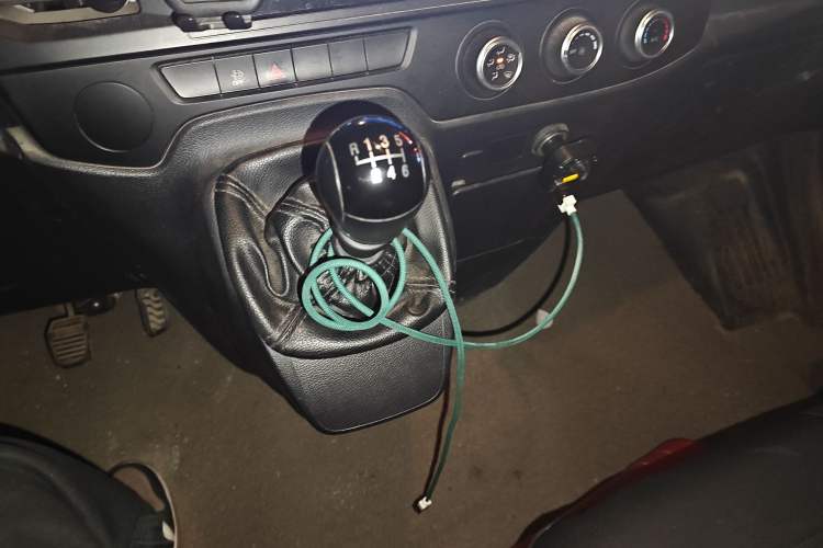 Used JMC Fushun 2022 2.0T Manual Multi-Function Passenger Vehicle Short Wheelbase Mid-Height Roof 6-Seater