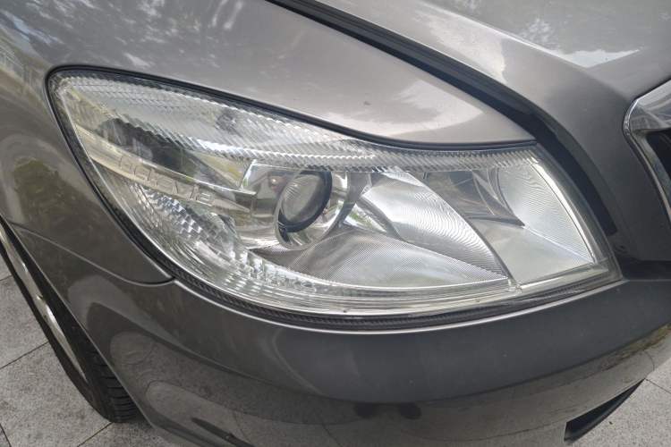 Used Skoda Octavia 2015 Classic Model 1.6L Manual Eado Version Right Front Headlight