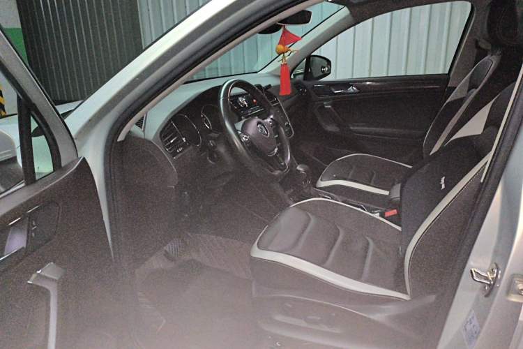 Used Volkswagen Tiguan L 2017 330TSI Automatic Two-Wheel Drive Luxury Edition Left Front Seat