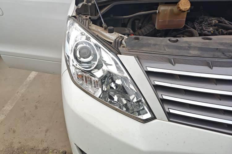 Used FORTHING Lingzhi PLUS 2021 2.0L Manual Luxury 7-Seater Right Front Headlight