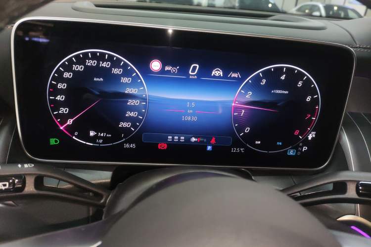 Used Mercedes-Benz GLC 2025 GLC 300 L 4MATIC Luxury Model 5 Seats