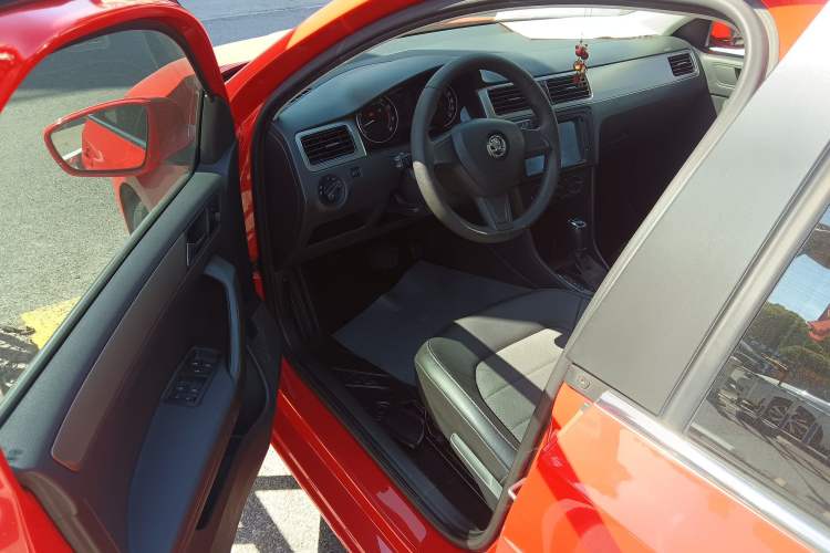 Used Skoda Rapid Spaceback 2016 Revised 1.6L Automatic Chuanxing Version Driver Seat