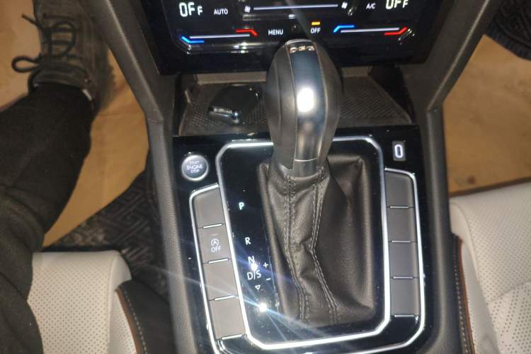 Used Volkswagen Magotan 2023 2 Million Units Commemorative Edition 330TSI DSG Luxury Version Gear Lever