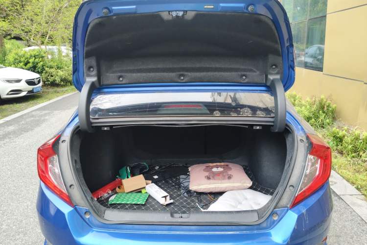 Used Honda Civic 2019 220TURBO CVT Dynamic Edition China VI Trunk