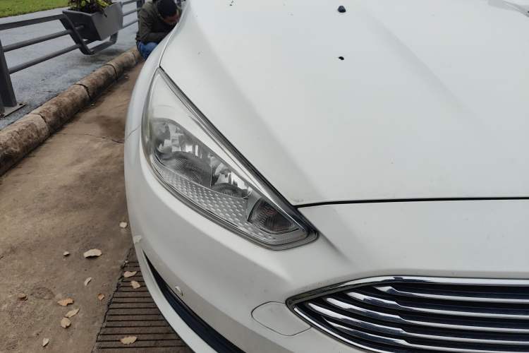 Used Ford Focus 2017 Sedan 1.6L Manual Comfort Plus SmartDrive Edition Right Front Headlight