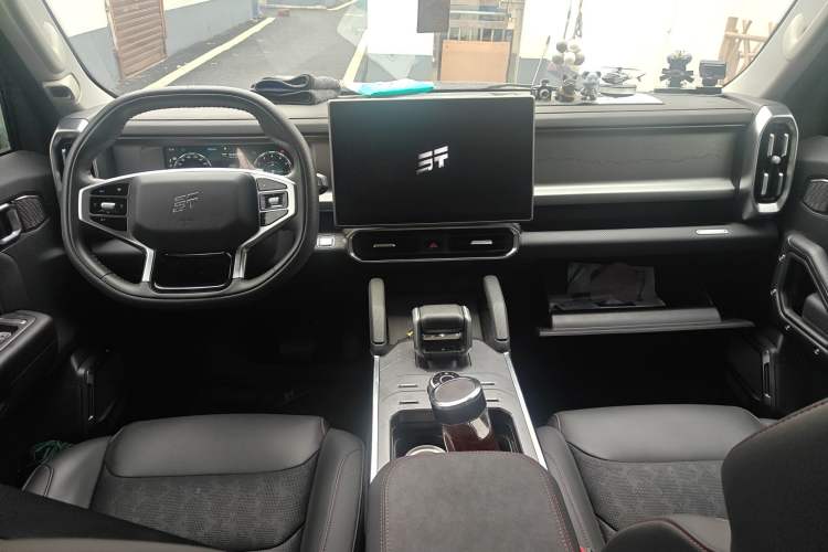 Used JETOUR Traveler 2023 1.5T Two-Wheel Drive Discovery PRO Center Console