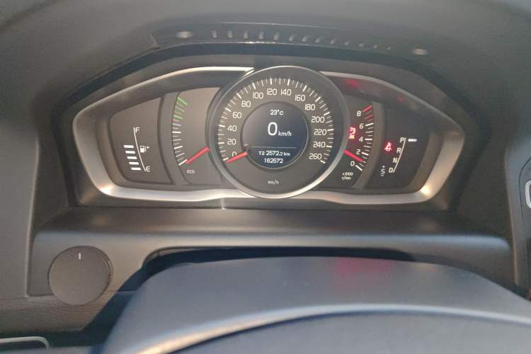 Used Volvo XC60 2017 T5 Smart Upgrade Edition Odometer Close Up