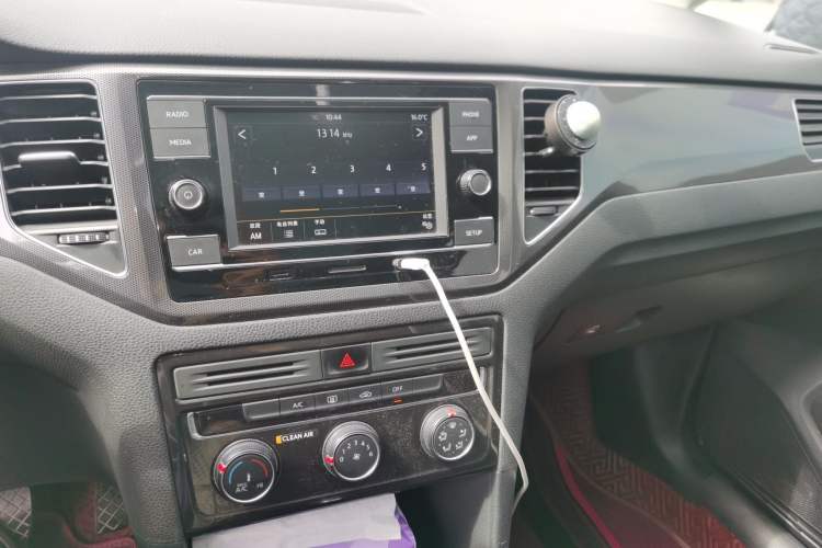 Used Volkswagen Golf Sportsvan 2018 230TSI Automatic Trend Edition Audio And AC Panel