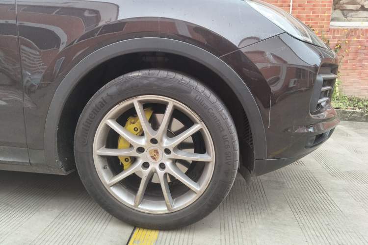 Used Porsche Cayenne 2019 Cayenne 3.0T Right Front Wheel Hub