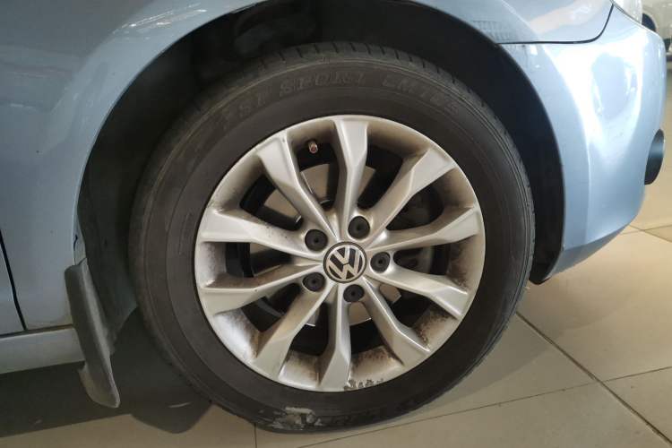 Used Volkswagen Golf 2012 1.4 TSI Automatic Comfort Edition Right Front Wheel Hub
