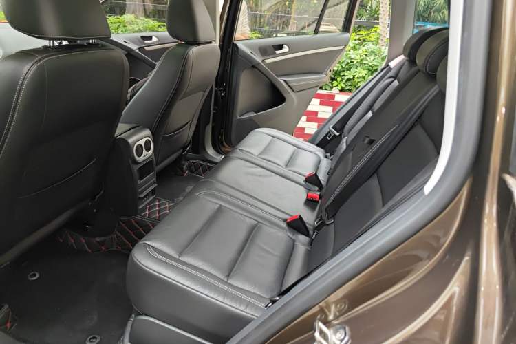 Used Volkswagen Tiguan 2016 300TSI Automatic Two-Wheel Drive Luxury Edition Left Rear Seat