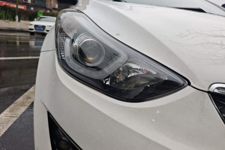 Used Hyundai Elantra (5th Generation / Langdong) 2016 1.6L Automatic Smart Version Right Front Headlight