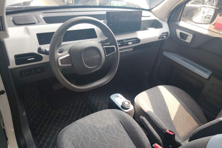 Used Geely Galaxy Panda 2024 Panda Mini 200km Endurance Bear Center Console