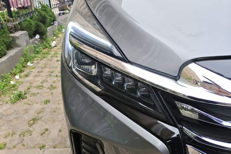 Used Buick GL8 2022 Land Cruiser Executive Class 652T Comfort Model Right Front Headlight