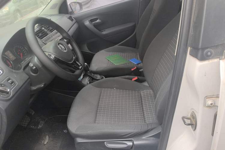 Used Volkswagen Polo 2016 1.6L Automatic Comfort Model
