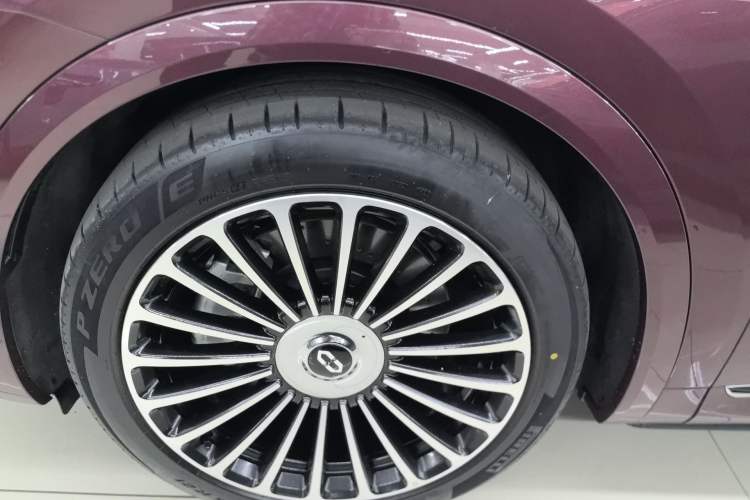 Used Hima AITO M8 2025 Extended-Range Ultra Version 53.4 kWh 5-Seater Edition Left Front Wheel Hub