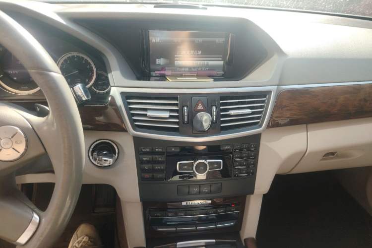 Used Mercedes-Benz E-Class 2013 E 260 L CGI Elegant Model
