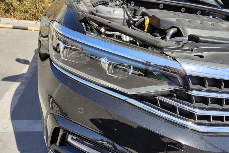 Used Volkswagen Magotan 2026 30 Million Vehicles Selected Model 380TSI DSG Luxury Edition Right Front Headlight