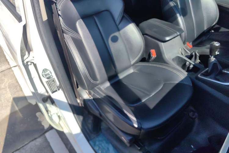 Used JMC Baodian 2022 2.5T Diesel Two-Wheel Drive Comfort Edition Long Wheelbase JX4D25A6L