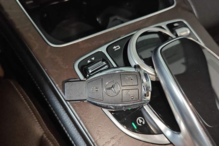 Used Mercedes-Benz GLC 2019 GLC 300 L 4MATIC Dynamic Model Vehicle Key