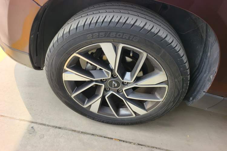 Used Jetta VS5 2019 280TSI Automatic Glory Edition Left Front Wheel Hub