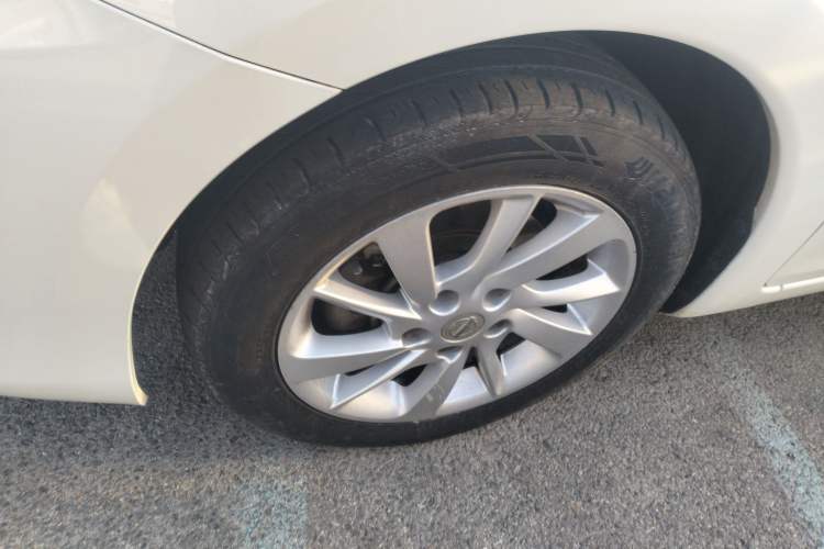 Used Nissan Tiida 2016 1.6L CVT Cool Dynamic Edition Exterior 4