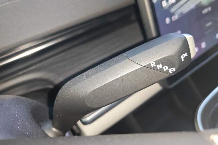 Used CHANGAN NEVO A07 2025 All-Electric "True Fragrance" Edition 710-Mile Long-Range Version Gear Lever