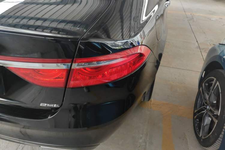 Used Jaguar XFL 2019 XFL 2.0T 250 PS Two-Wheel-Drive Luxury Edition Right Rear Taillight