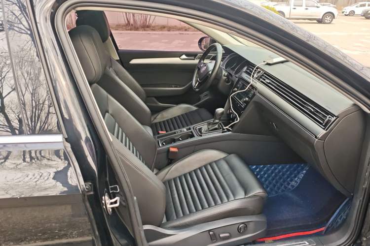 Used Volkswagen Magotan 2018 330TSI DSG Advanced Model Right Front Seat