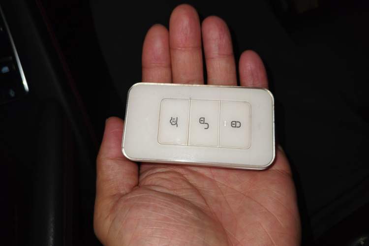 Used BYD Tang New Energy 2018 DM 2.0T All-Wheel Drive Smart Connect Genesis Edition 7 Seats China V Emission Standard
