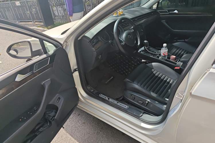 Used Volkswagen Magotan 2018 Facelift 330TSI DSG Luxury Model Driver Seat