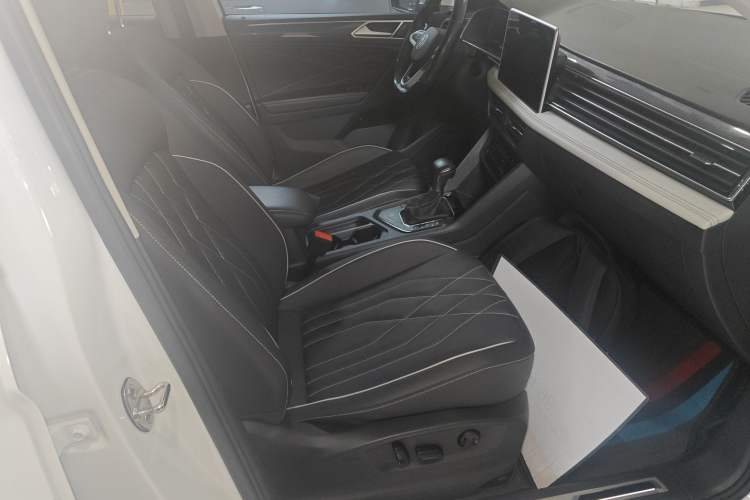 Used Volkswagen Tiguan L 2024 330TSI Automatic Two-Wheel Drive R-Line Enhanced Edition
