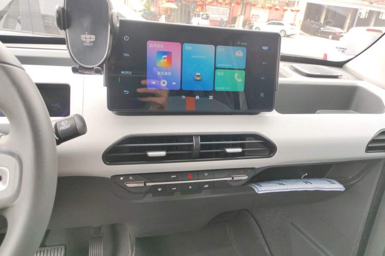 Used Geely Galaxy Panda 2023 Panda Mini 200km Endurance Bear Audio And AC Panel