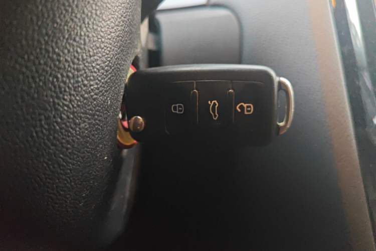 Used Volkswagen Sagitar 2015 230TSI Automatic Comfort Version Vehicle Key