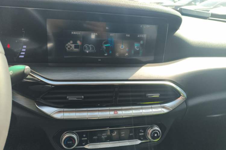 Used Bestune T77 2020 PRO 280 TID Automatic Luxury Model Audio And AC Panel