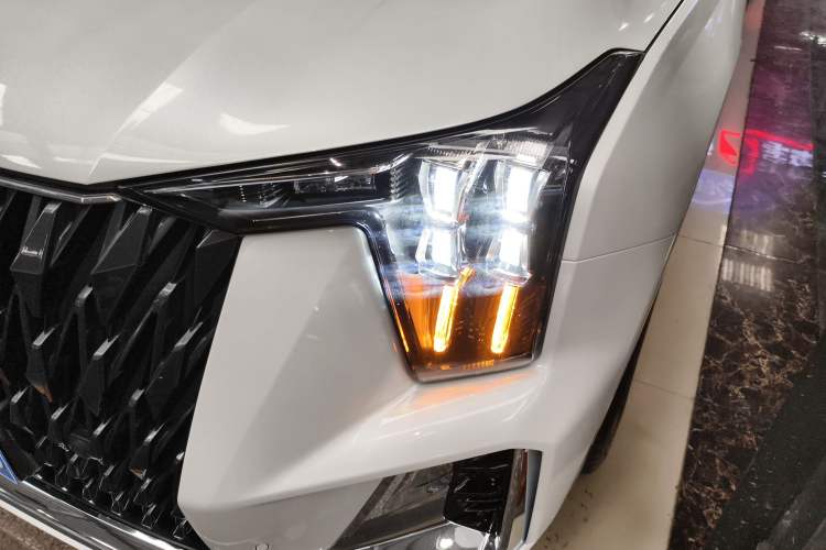 Used GAC Trumpchi GS8 2022 Dual-Engine Series 2.0TM Two-Wheel Drive Prestige Edition (7 Seats) Left Front Headlight