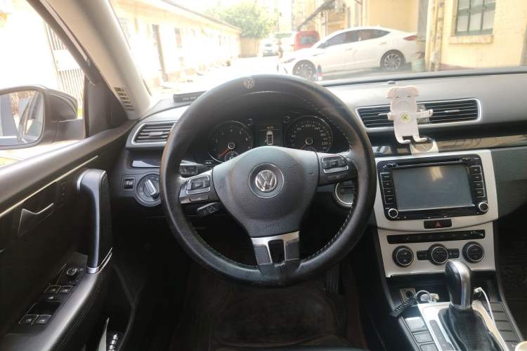 Used Volkswagen Passat 2015 1.8TSI DSG Prestige Edition Steering Wheel